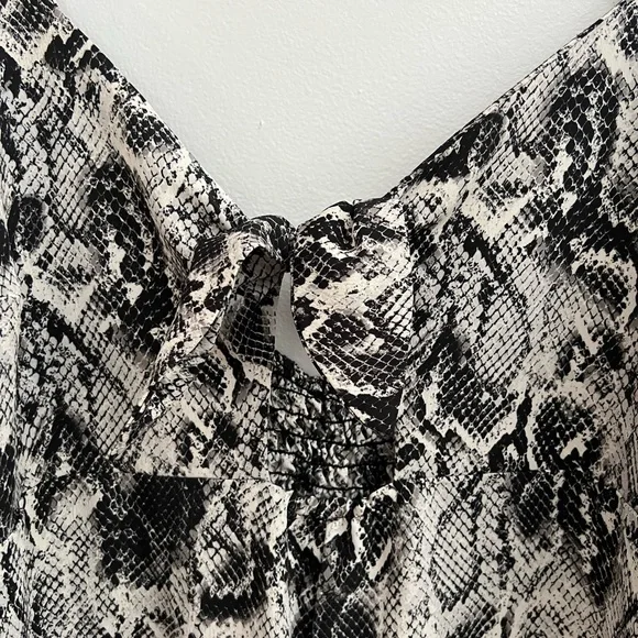 Chic Snake Print Cover-up - Picture 2 of 7